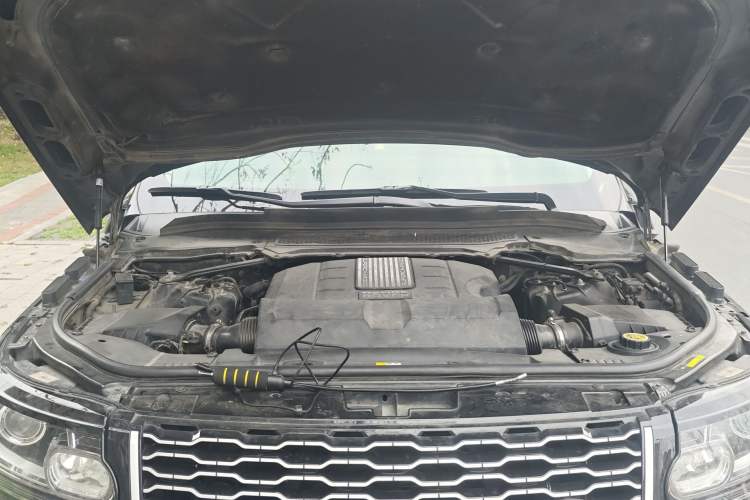 Used Land Rover Range 2014 3.0 SC V6 Vogue SE Long-Wheelbase Edition Engine Bay