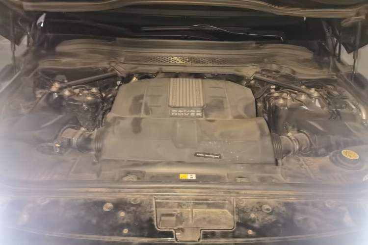 Used Land Rover Range 2014 Revised 3.0 SC V6 Vogue Engine Bay