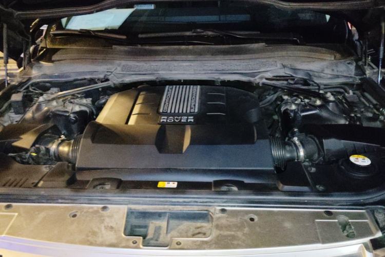 Used Land Rover Range 2014 Revised 3.0 SC V6 Vogue Engine Bay