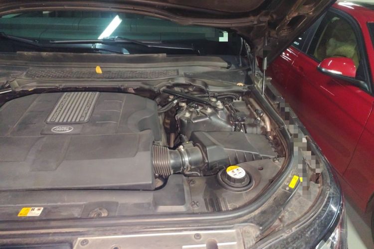 Used Land Rover Range 2014 Revised 3.0 SC V6 Vogue Engine Bay Left