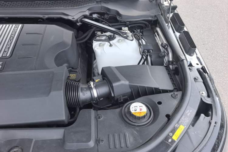 Used Land Rover Range 2014 Revised 3.0 SC V6 Vogue Engine Bay Left