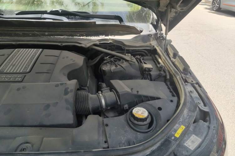 Used Land Rover Range 2014 3.0 SC V6 Vogue Engine Bay Left