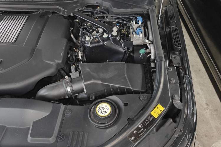 Used Land Rover Range 2014 3.0 TDV6 Vogue SE Engine Bay Left