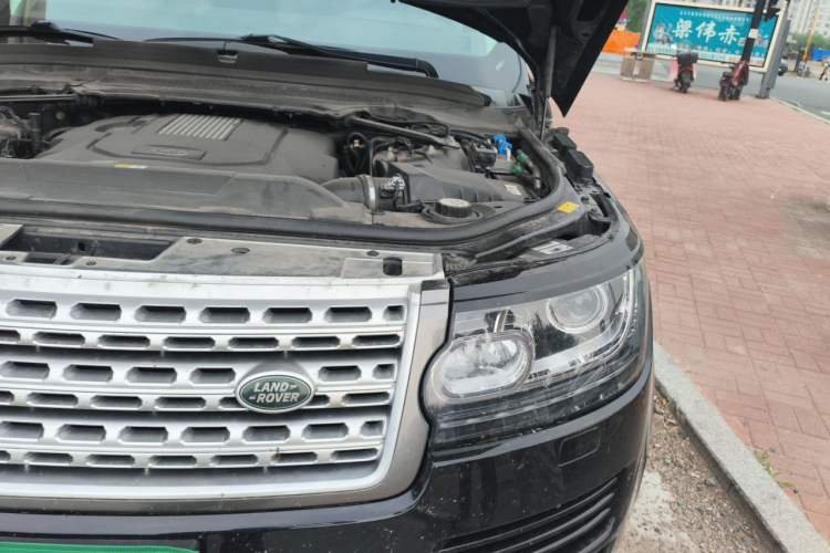 Used Land Rover Range 2014 3.0 TDV6 Vogue Engine Bay Left
