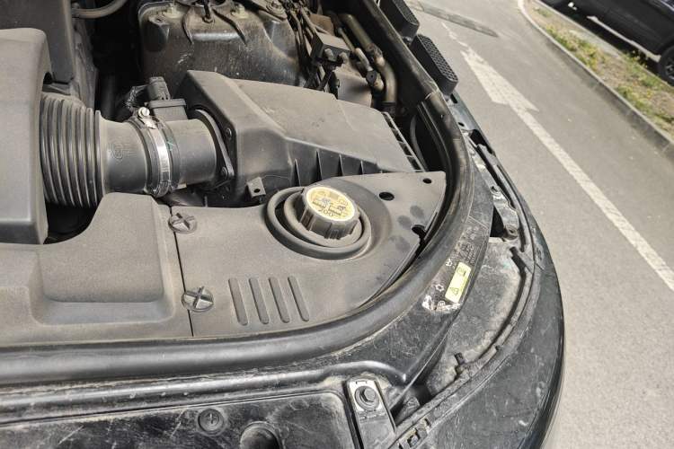 Used Land Rover Range 2014 3.0 SC V6 Vogue Engine Bay Left