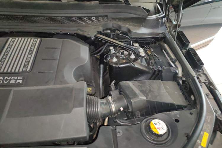 Used Land Rover Range 2014 3.0 SC V6 Vogue Engine Bay Left