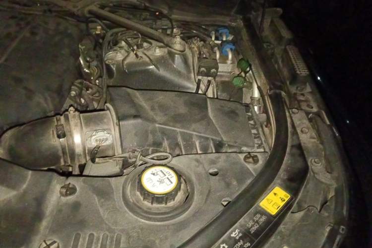 Used Land Rover Range 2014 3.0 TDV6 Vogue Engine Bay Left
