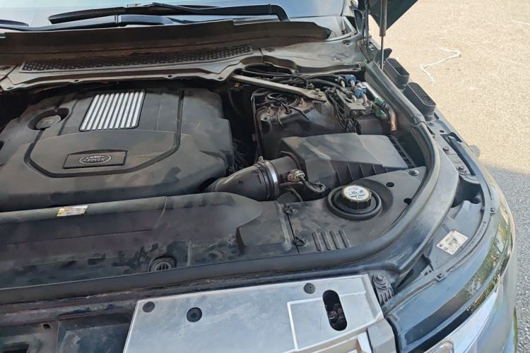 Used Land Rover Range 2014 3.0 TDV6 Vogue Engine Bay Left