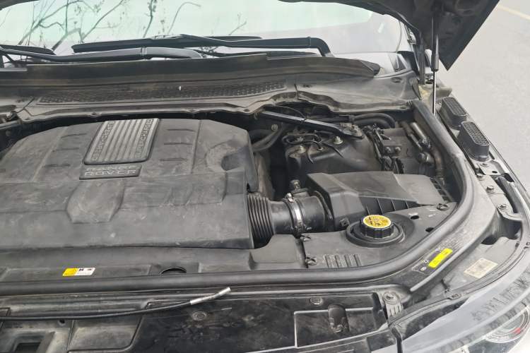 Used Land Rover Range 2014 3.0 SC V6 Vogue SE Long-Wheelbase Edition Engine Bay Left