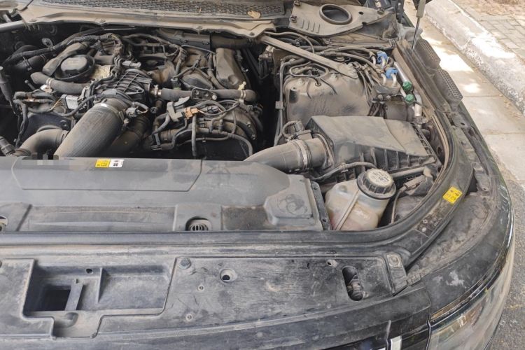 Used Land Rover Range  Engine Bay Left