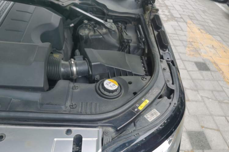 Used Land Rover Range 2014 Revised 3.0 SC V6 Vogue Engine Bay Left