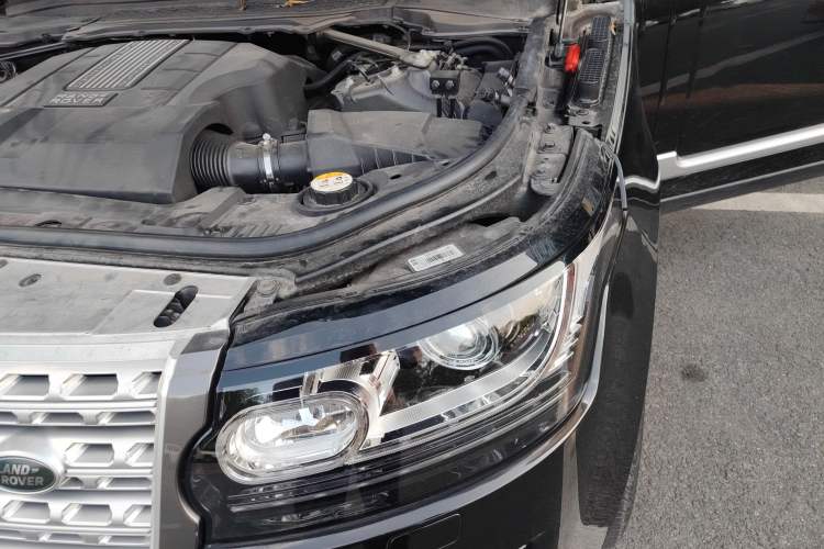 Used Land Rover Range 2014 Revised 3.0 SC V6 Vogue Engine Bay Left