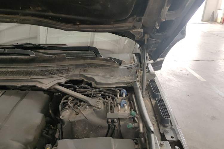Used Land Rover Range 2014 3.0 TDV6 Vogue SE Engine Bay Left