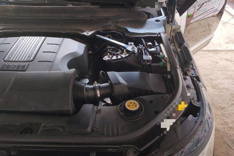 Used Land Rover Range 2014 3.0 SC V6 Vogue SE Engine Bay Left