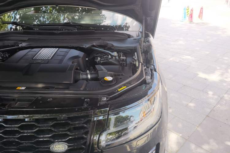 Used Land Rover Range 2014 Revised 3.0 SC V6 Vogue Engine Bay Left