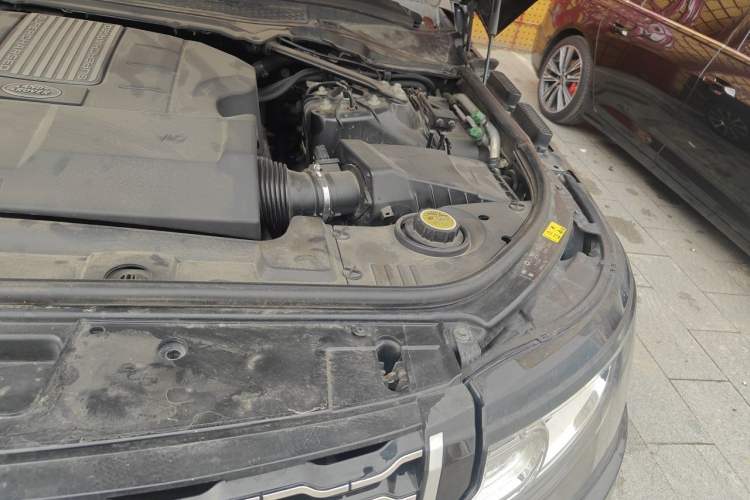 Used Land Rover Range 2014 Revised 3.0 SC V6 Vogue Engine Bay Left