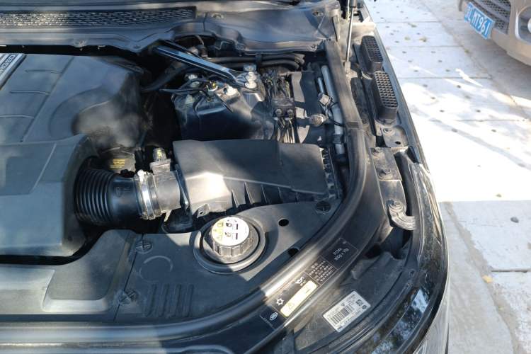 Used Land Rover Range 2014 Revised 3.0 SC V6 Vogue Engine Bay Left