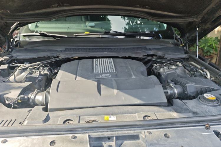 Used Land Rover Range 2014 Revised 3.0 SC V6 Vogue Engine Bay