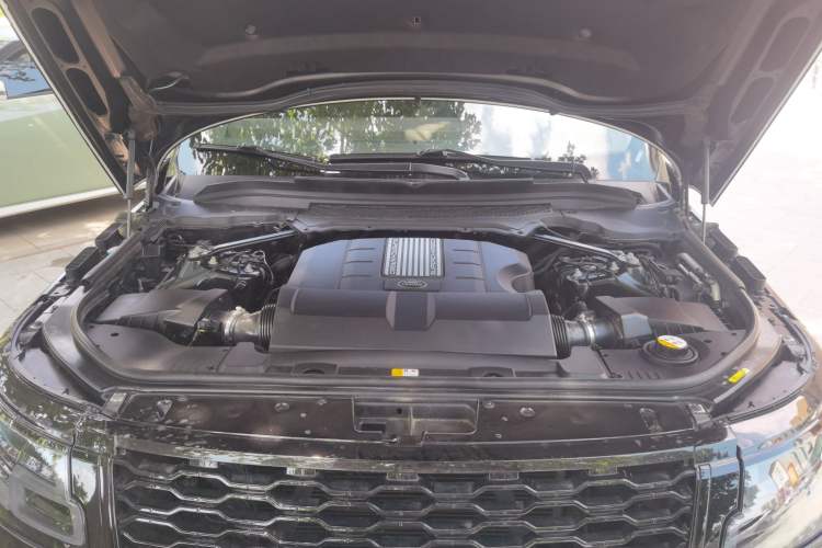 Used Land Rover Range 2014 Revised 3.0 SC V6 Vogue Engine Bay