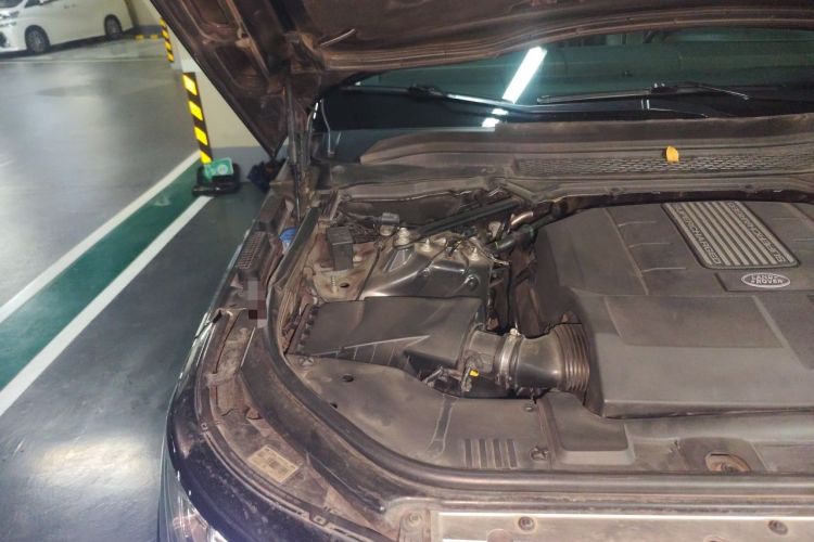 Used Land Rover Range 2014 Revised 3.0 SC V6 Vogue Engine Bay Right