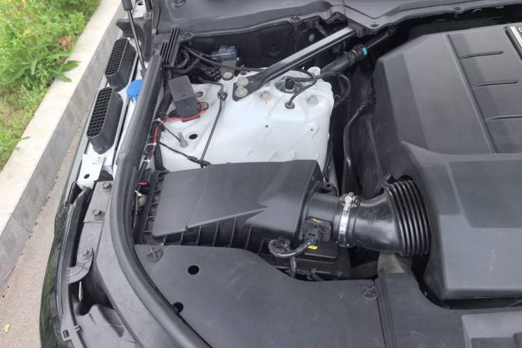 Used Land Rover Range 2014 Revised 3.0 SC V6 Vogue Engine Bay Right
