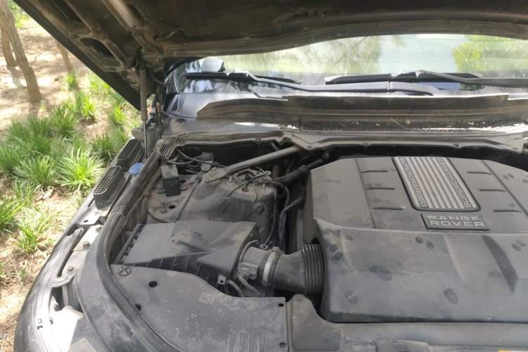 Used Land Rover Range 2014 3.0 SC V6 Vogue Engine Bay Right