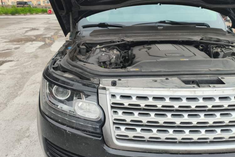 Used Land Rover Range 2014 3.0 TDV6 Vogue Engine Bay Right