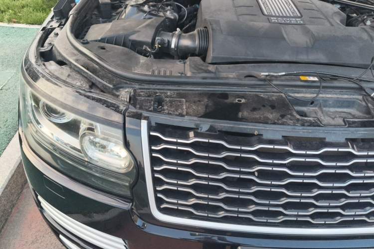 Used Land Rover Range 2014 3.0 SC V6 Vogue Engine Bay Right