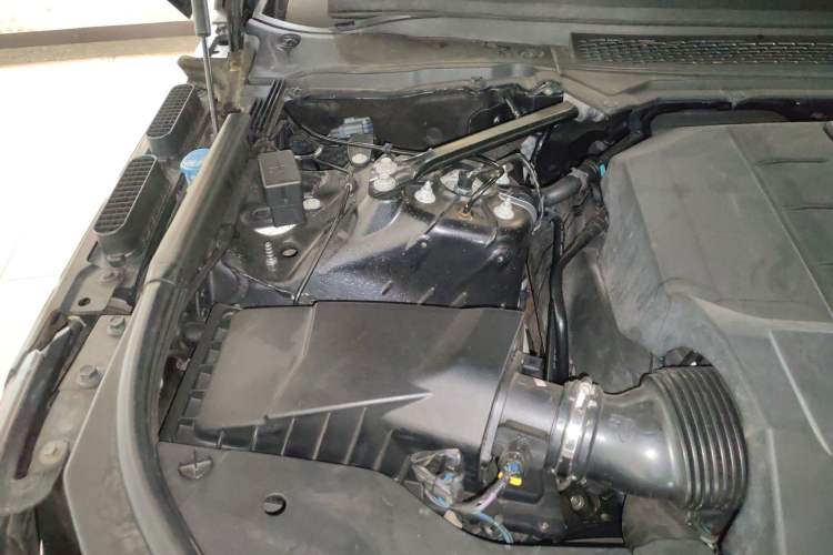 Used Land Rover Range 2014 3.0 SC V6 Vogue Engine Bay Right
