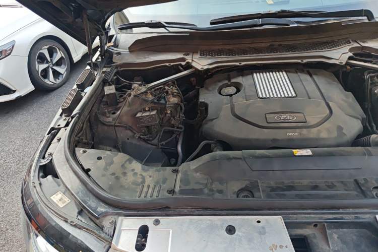 Used Land Rover Range 2014 3.0 TDV6 Vogue Engine Bay Right