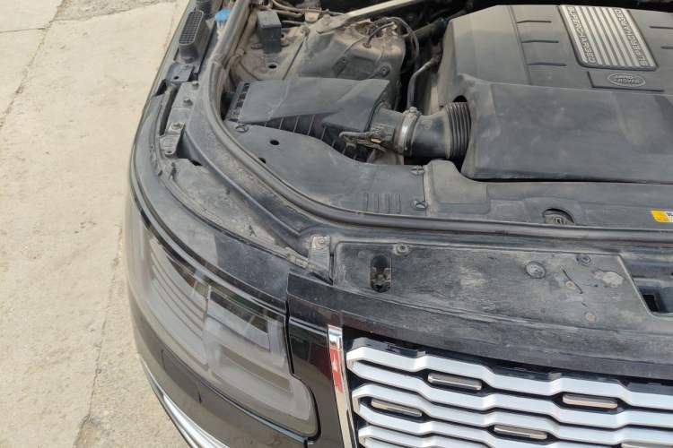 Used Land Rover Range 2014 3.0 SC V6 Vogue Engine Bay Right