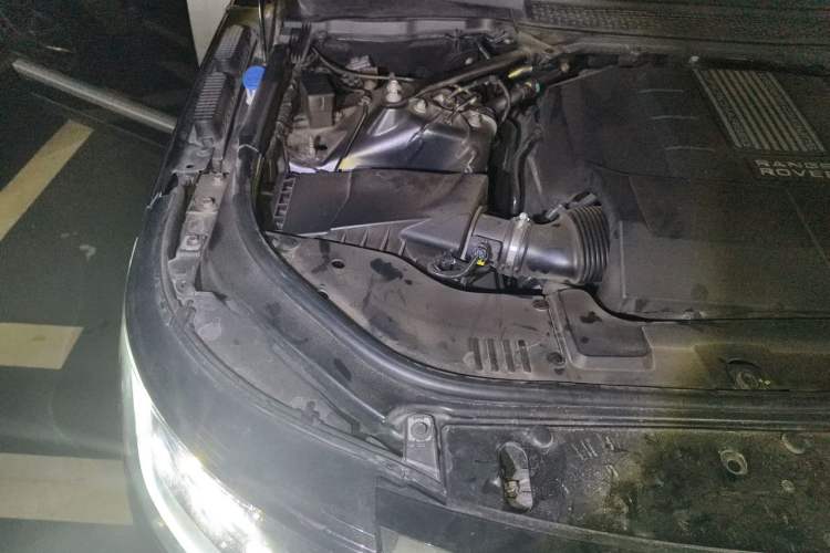 Used Land Rover Range 2014 3.0 SC V6 Vogue Engine Bay Right