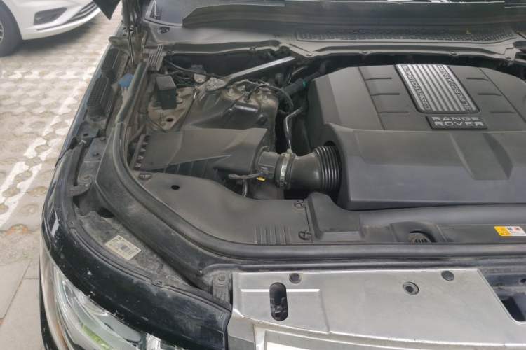 Used Land Rover Range 2014 Revised 3.0 SC V6 Vogue Engine Bay Right