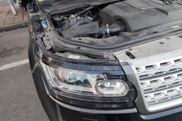 Used Land Rover Range 2014 Revised 3.0 SC V6 Vogue Engine Bay Right
