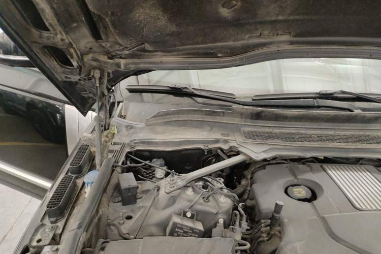 Used Land Rover Range 2014 3.0 TDV6 Vogue SE Engine Bay Right