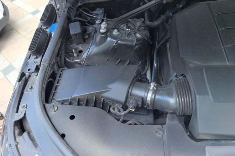 Used Land Rover Range 2014 Revised 3.0 SC V6 Vogue Engine Bay Right