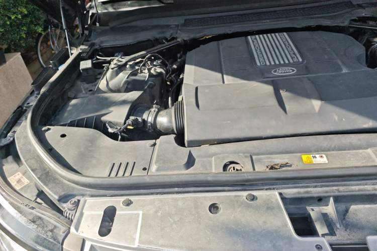 Used Land Rover Range 2014 Revised 3.0 SC V6 Vogue Engine Bay Right