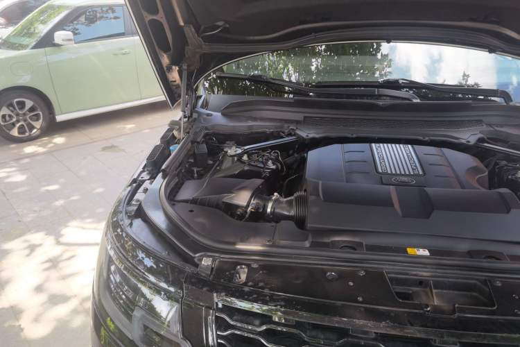 Used Land Rover Range 2014 Revised 3.0 SC V6 Vogue Engine Bay Right