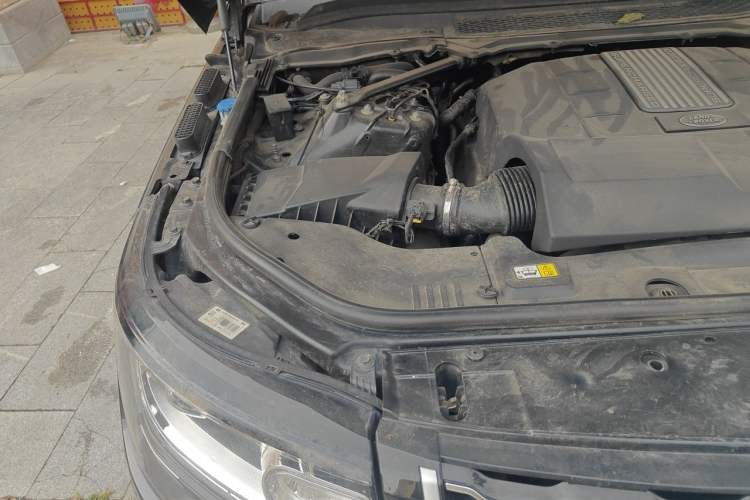 Used Land Rover Range 2014 Revised 3.0 SC V6 Vogue Engine Bay Right