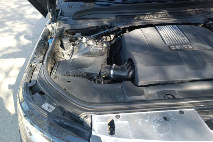 Used Land Rover Range 2014 Revised 3.0 SC V6 Vogue Engine Bay Right