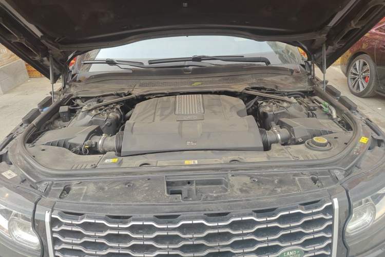 Used Land Rover Range 2014 Revised 3.0 SC V6 Vogue Engine Bay