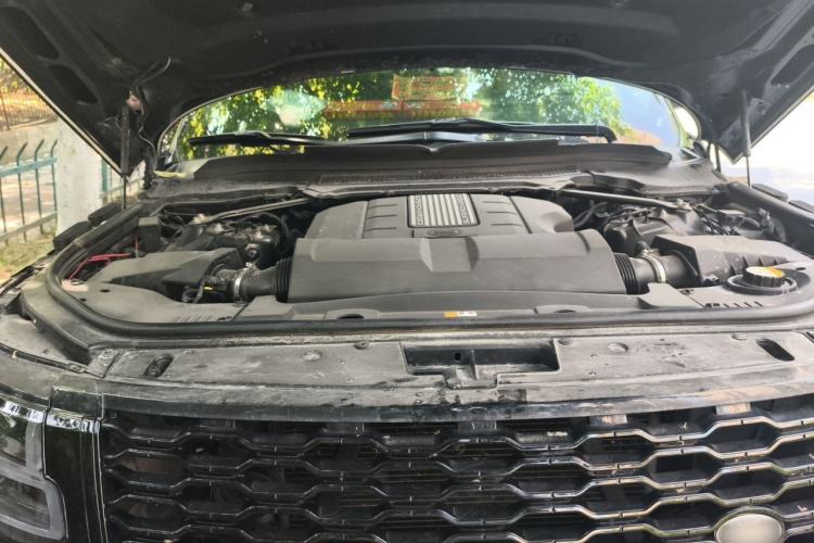Used Land Rover Range 2014 Revised 3.0 SC V6 Vogue Engine Bay