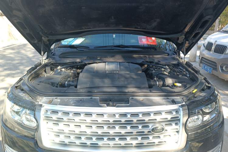 Used Land Rover Range 2014 Revised 3.0 SC V6 Vogue Engine Bay