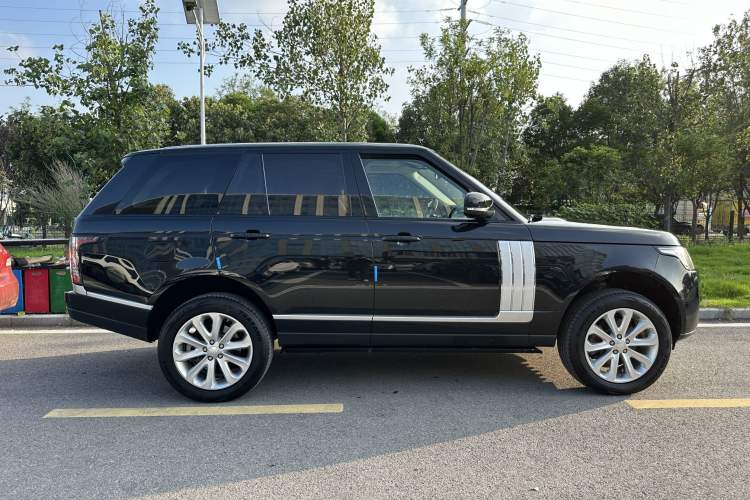 Used Land Rover Range 2014 Revised 3.0 SC V6 Vogue Exterior 2