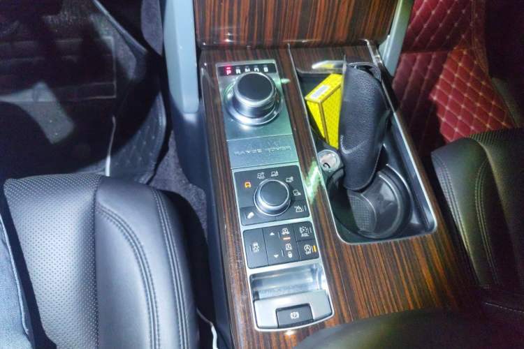 Used Land Rover Range 2014 Revised 3.0 SC V6 Vogue Gear Lever