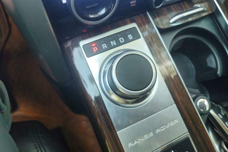 Used Land Rover Range 2014 3.0 SC V6 Vogue Gear Lever