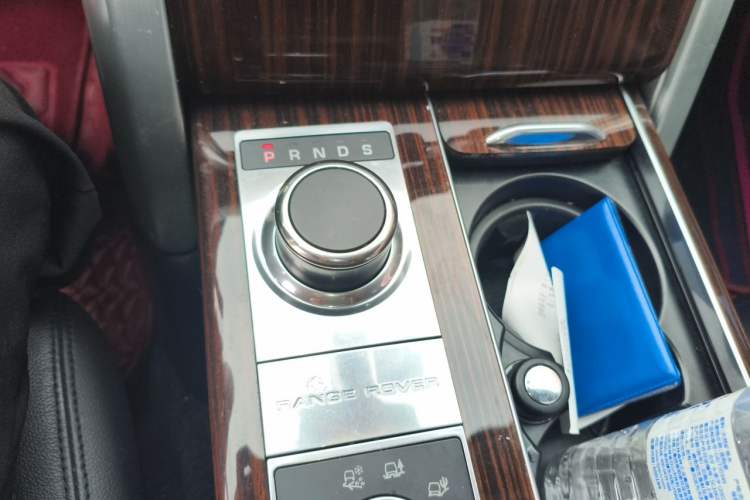 Used Land Rover Range 2014 3.0 TDV6 Vogue Gear Lever