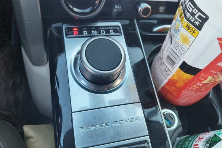 Used Land Rover Range 2014 3.0 SC V6 Vogue Gear Lever