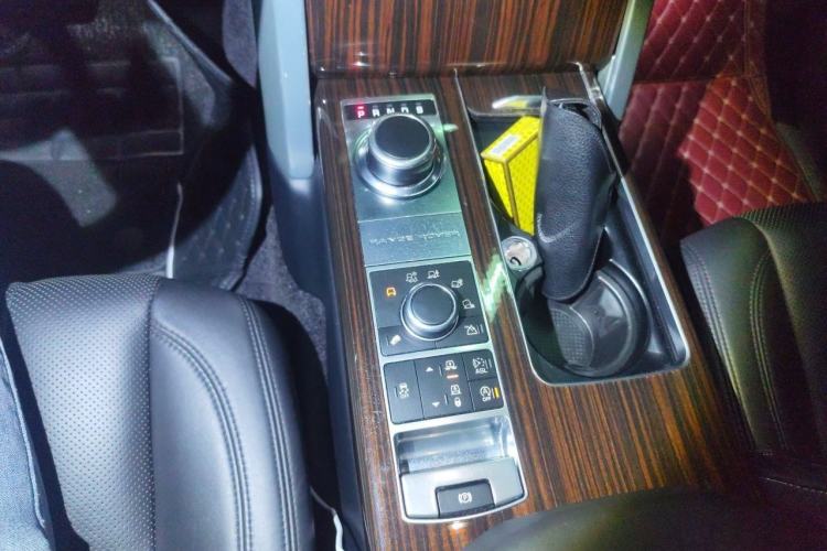 Used Land Rover Range 2014 Revised 3.0 SC V6 Vogue Gear Lever