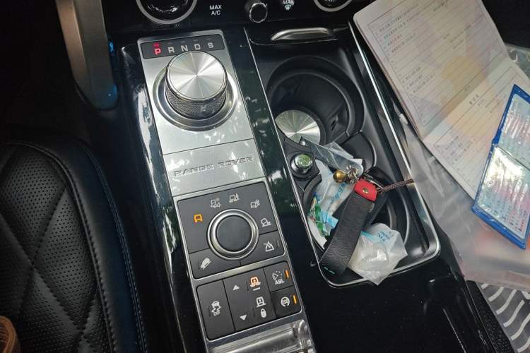 Used Land Rover Range 2014 3.0 SC V6 Vogue Gear Lever